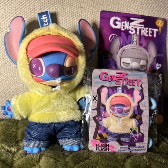 Gen Z Street Stitch bag charms - Picture 4 of 12